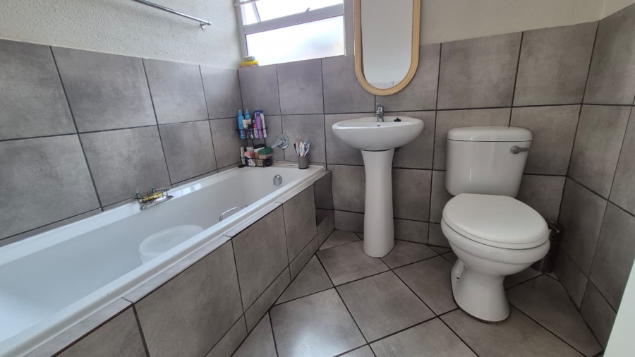 2 Bedroom Property for Sale in Alliance Gauteng