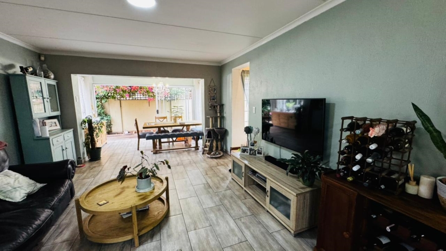 3 Bedroom Property for Sale in Willowbrook Gauteng