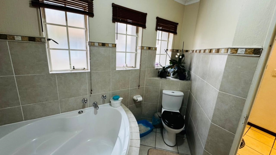 3 Bedroom Property for Sale in Willowbrook Gauteng