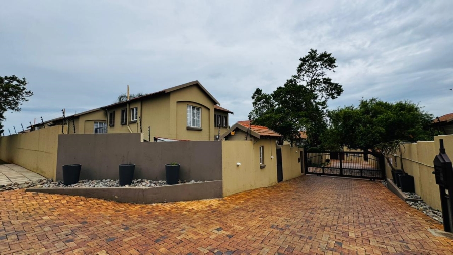 3 Bedroom Property for Sale in Willowbrook Gauteng