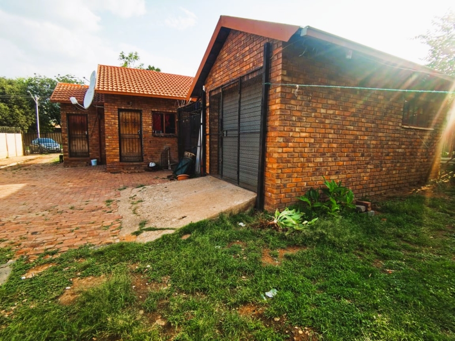 3 Bedroom Property for Sale in Jan Niemand Park Gauteng
