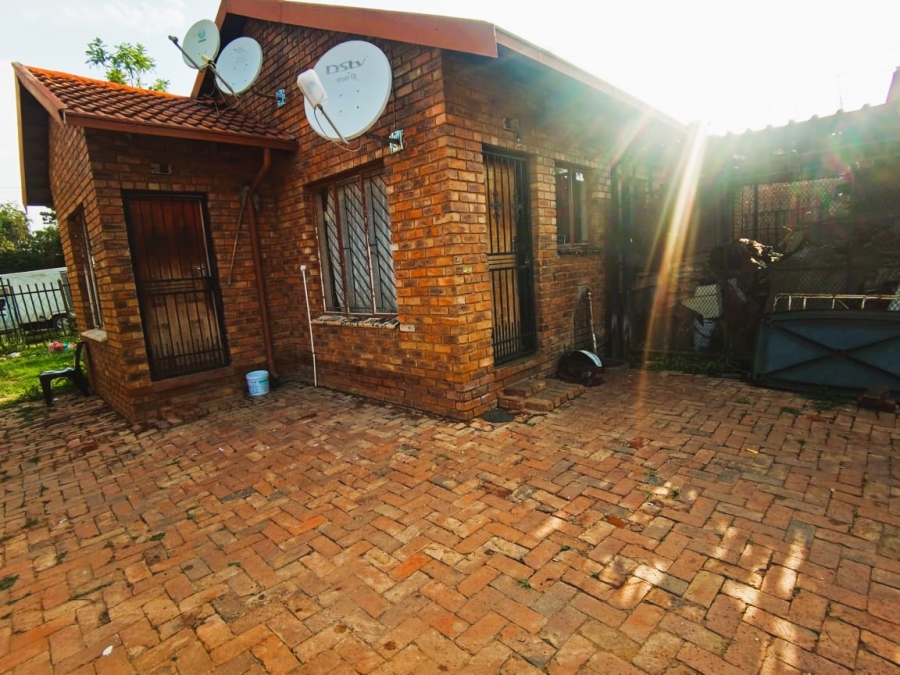 3 Bedroom Property for Sale in Jan Niemand Park Gauteng