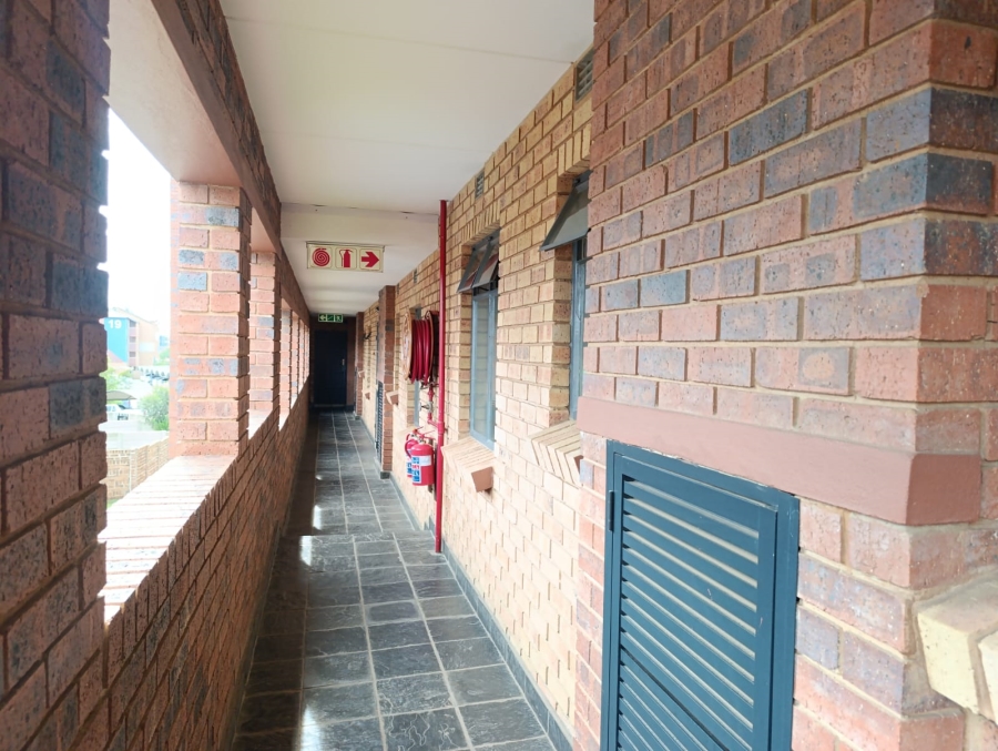 2 Bedroom Property for Sale in Montana Tuine Gauteng