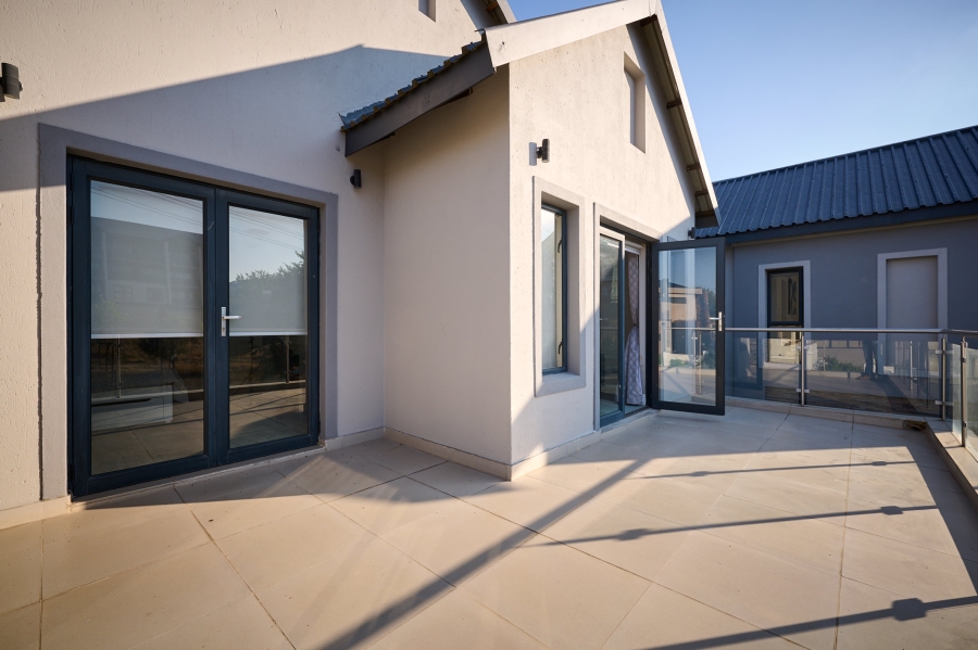 4 Bedroom Property for Sale in Waterfall Country Village Gauteng