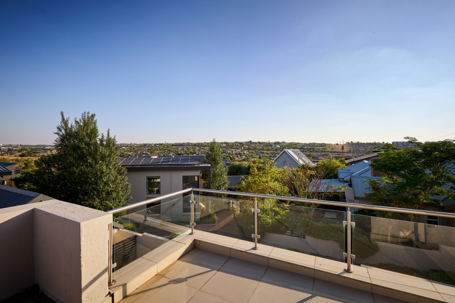 4 Bedroom Property for Sale in Waterfall Country Village Gauteng