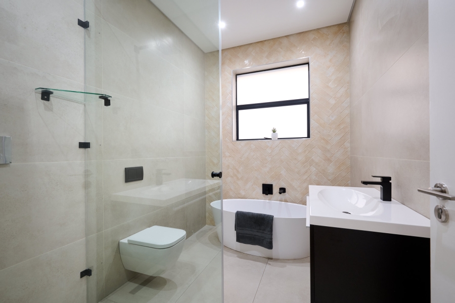 4 Bedroom Property for Sale in Waterfall Country Estate Gauteng