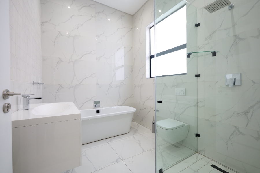 4 Bedroom Property for Sale in Waterfall Country Estate Gauteng