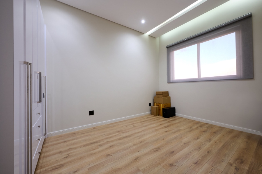 4 Bedroom Property for Sale in Waterfall Country Estate Gauteng