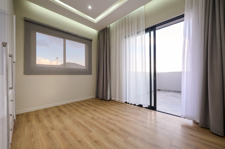 4 Bedroom Property for Sale in Waterfall Country Estate Gauteng