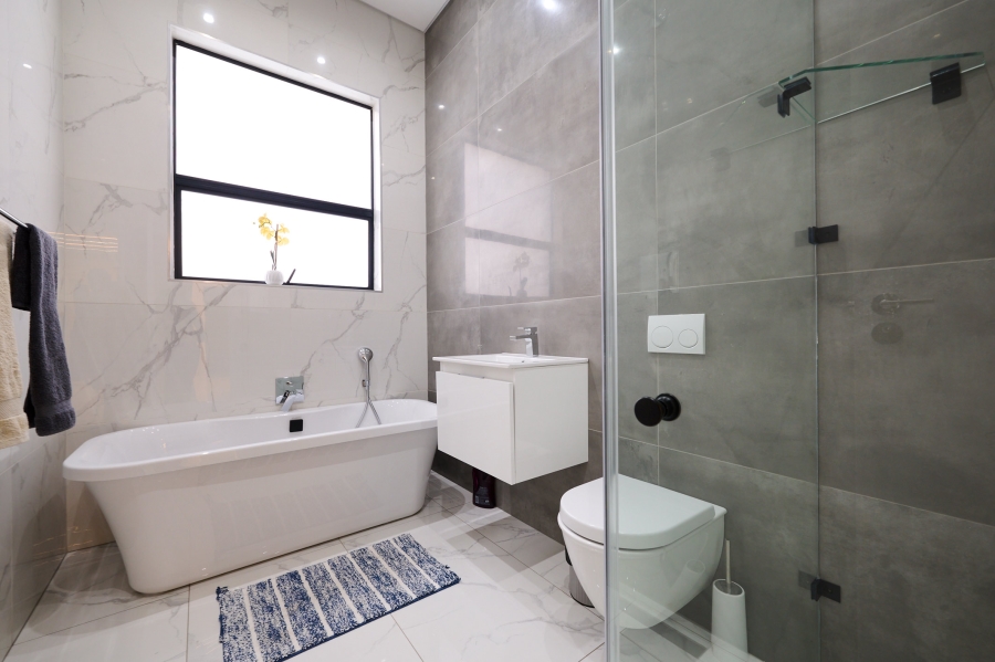 4 Bedroom Property for Sale in Waterfall Country Estate Gauteng