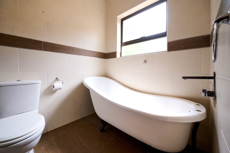 5 Bedroom Property for Sale in Carlswald North Estate Gauteng