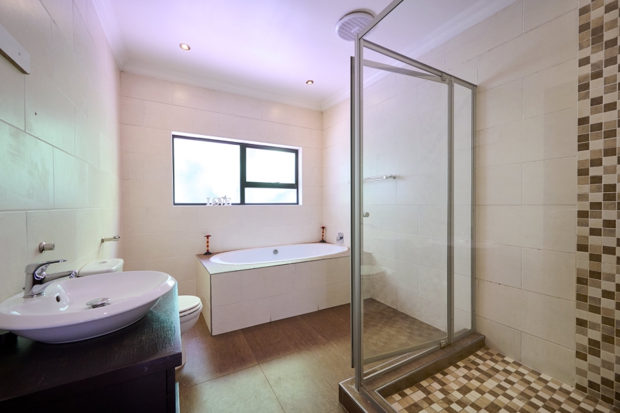 5 Bedroom Property for Sale in Carlswald North Estate Gauteng