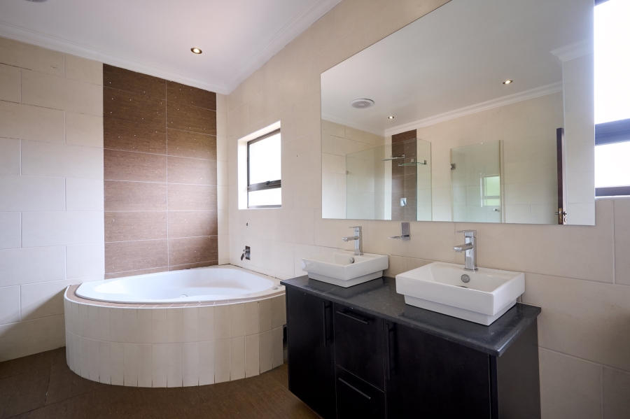 5 Bedroom Property for Sale in Carlswald North Estate Gauteng