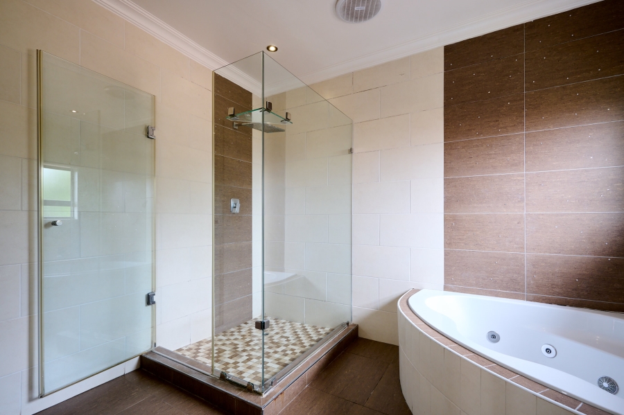 5 Bedroom Property for Sale in Carlswald North Estate Gauteng