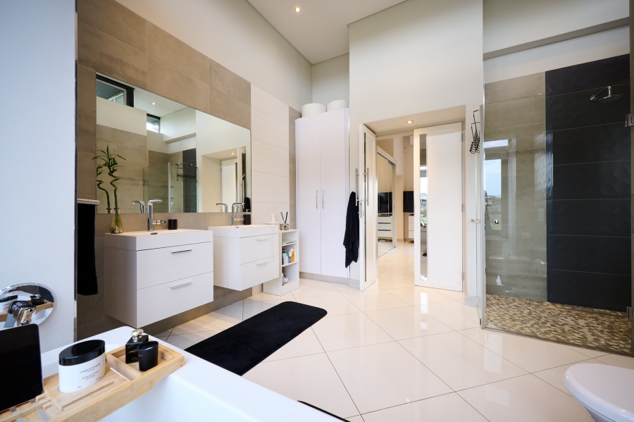 4 Bedroom Property for Sale in Waterfall Country Village Gauteng