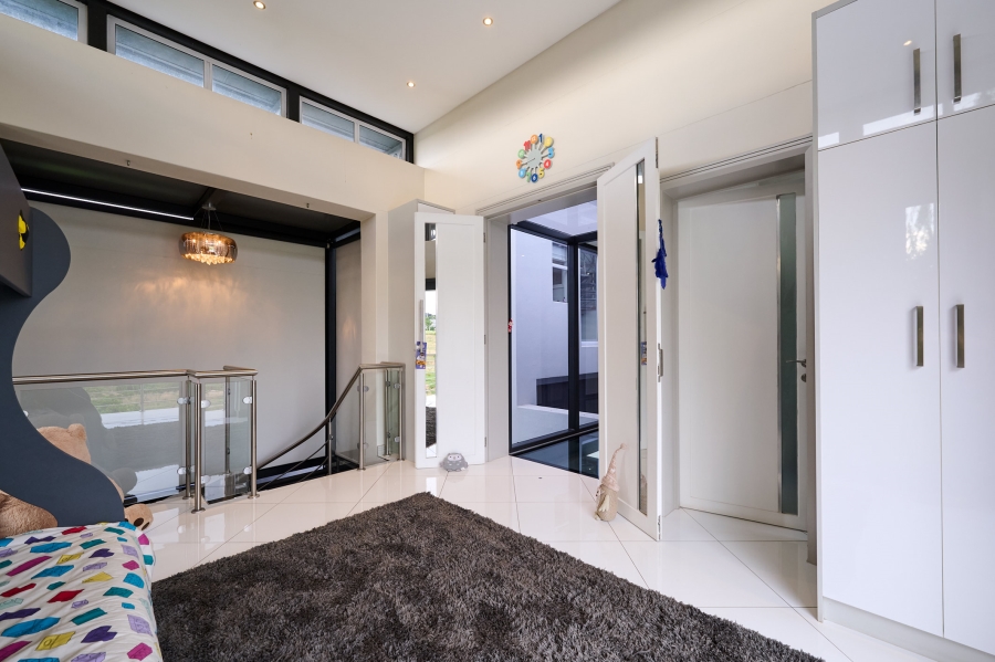 4 Bedroom Property for Sale in Waterfall Country Village Gauteng