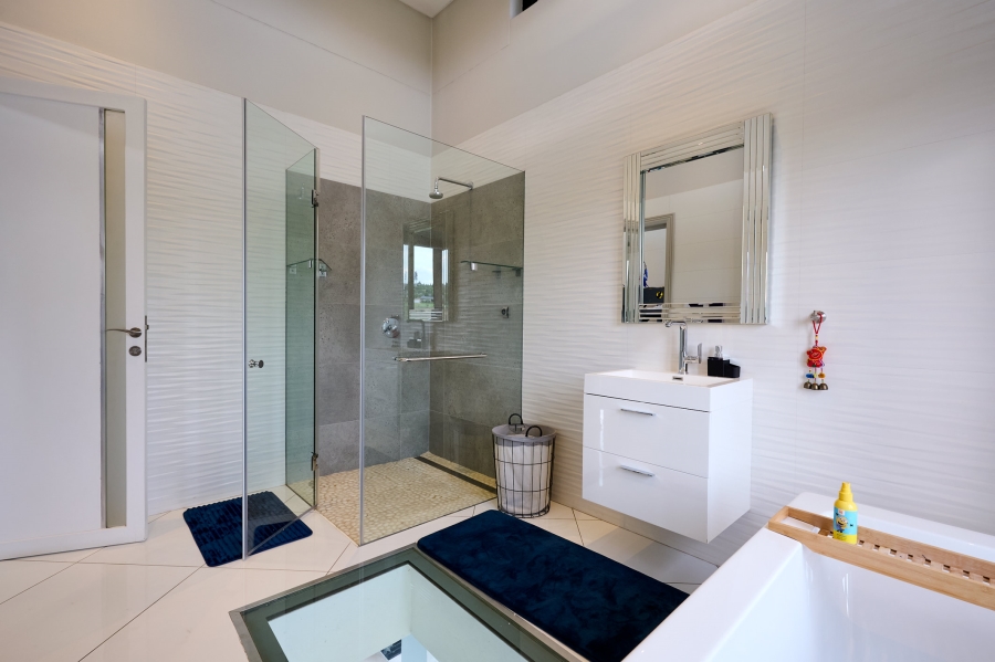 4 Bedroom Property for Sale in Waterfall Country Village Gauteng