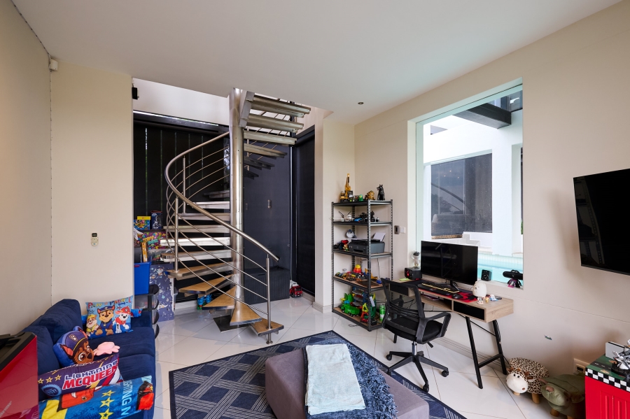 4 Bedroom Property for Sale in Waterfall Country Village Gauteng