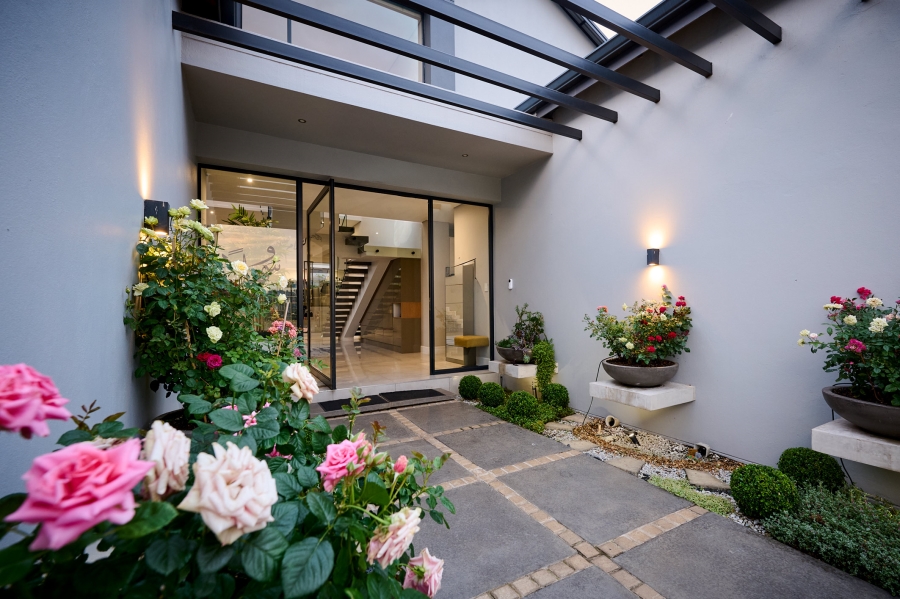 5 Bedroom Property for Sale in Waterfall Country Estate Gauteng