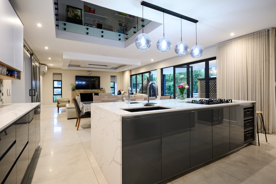 5 Bedroom Property for Sale in Waterfall Country Estate Gauteng