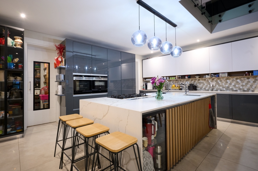 5 Bedroom Property for Sale in Waterfall Country Estate Gauteng