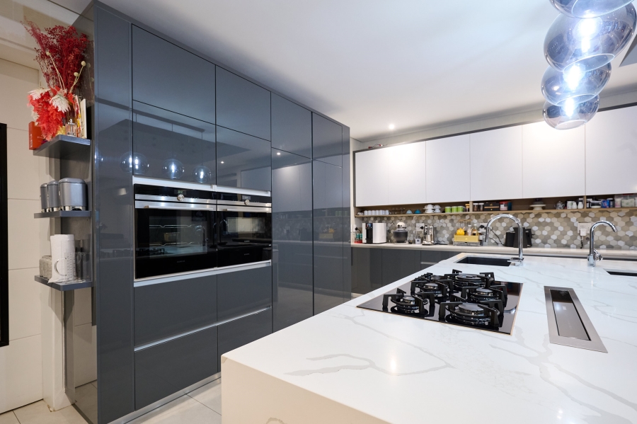 5 Bedroom Property for Sale in Waterfall Country Estate Gauteng