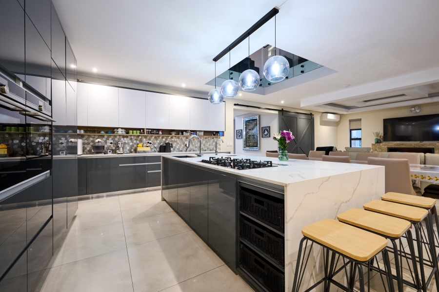 5 Bedroom Property for Sale in Waterfall Country Estate Gauteng