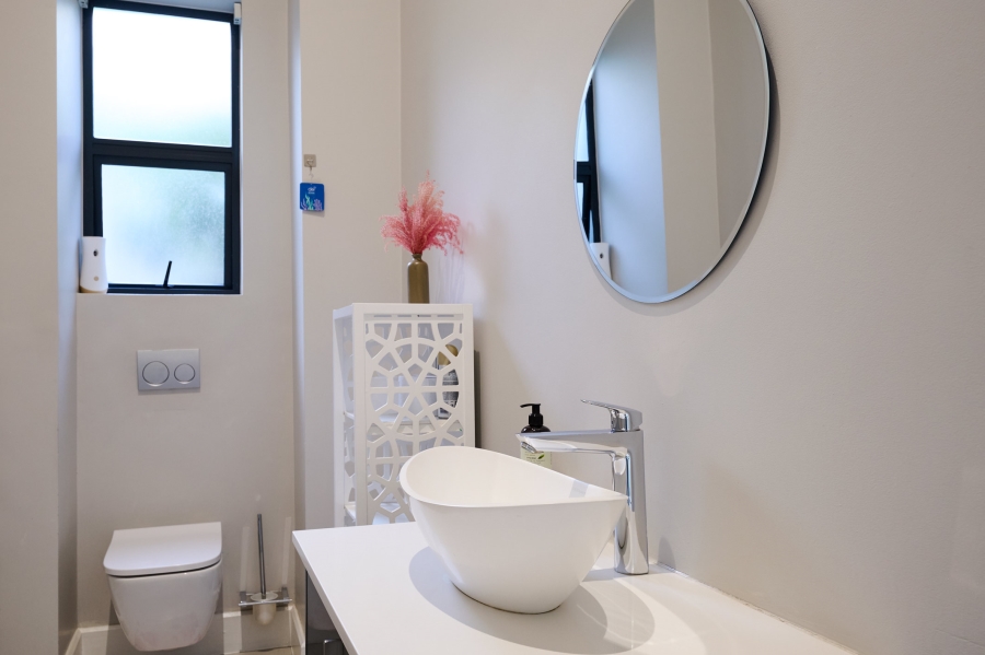 5 Bedroom Property for Sale in Waterfall Country Estate Gauteng