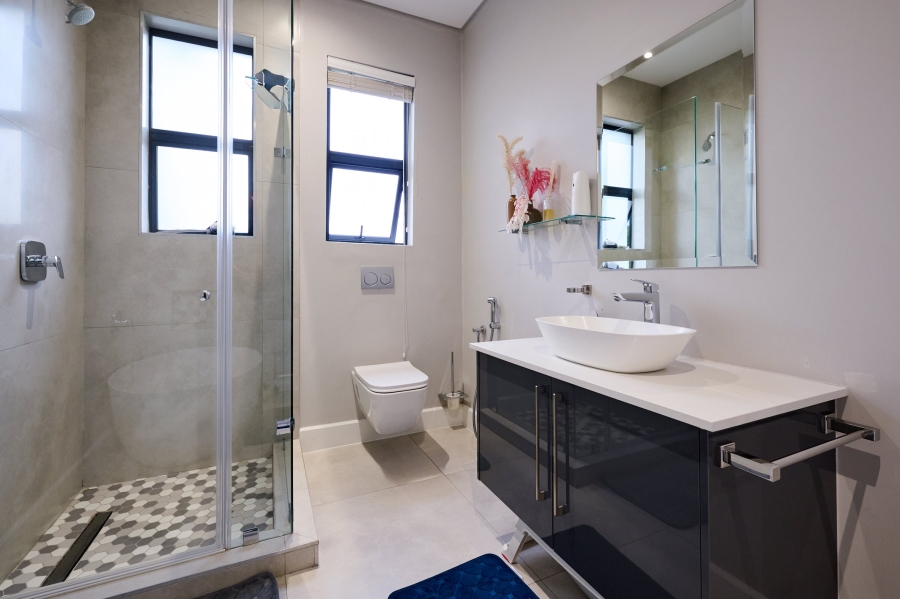 5 Bedroom Property for Sale in Waterfall Country Estate Gauteng