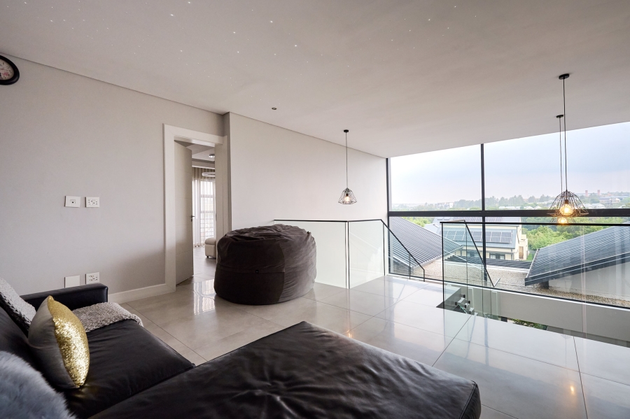 5 Bedroom Property for Sale in Waterfall Country Estate Gauteng