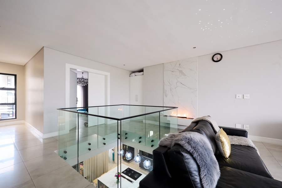 5 Bedroom Property for Sale in Waterfall Country Estate Gauteng