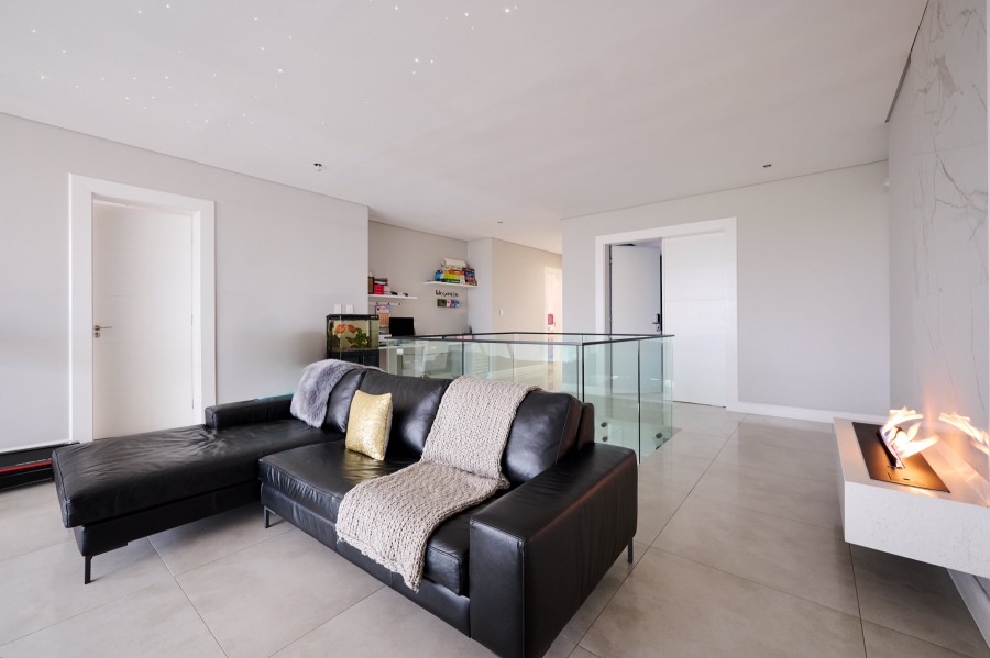 5 Bedroom Property for Sale in Waterfall Country Estate Gauteng