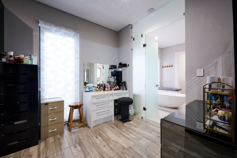 5 Bedroom Property for Sale in Waterfall Country Estate Gauteng