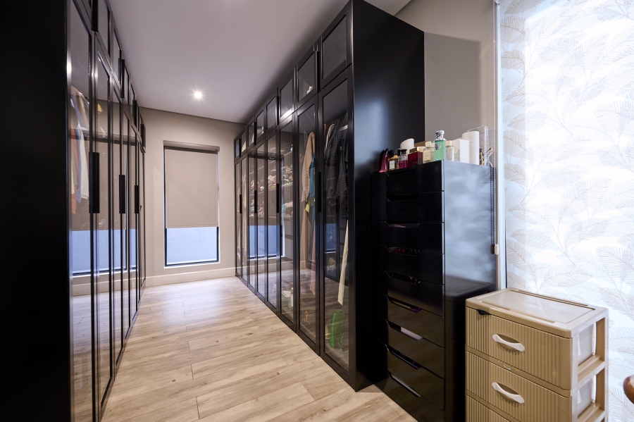 5 Bedroom Property for Sale in Waterfall Country Estate Gauteng