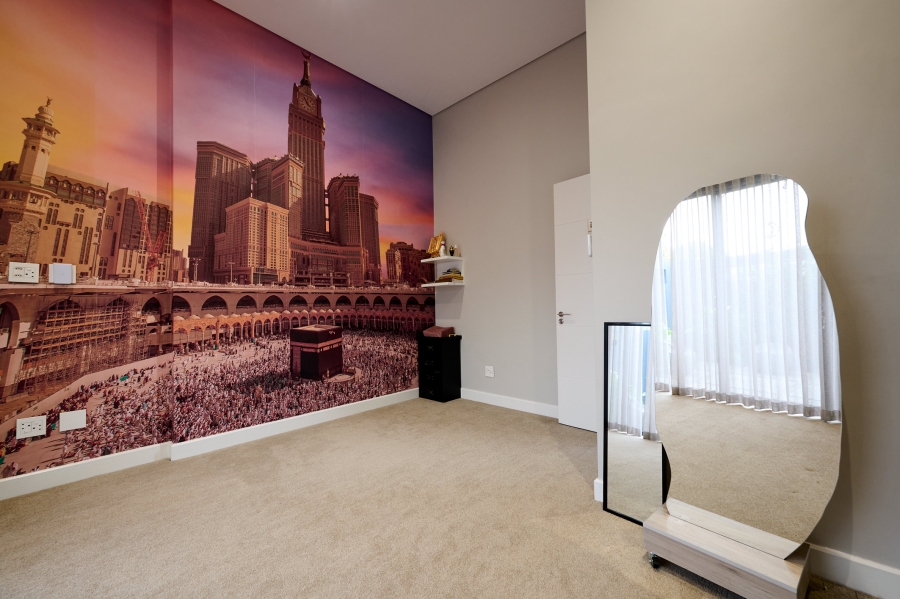 5 Bedroom Property for Sale in Waterfall Country Estate Gauteng