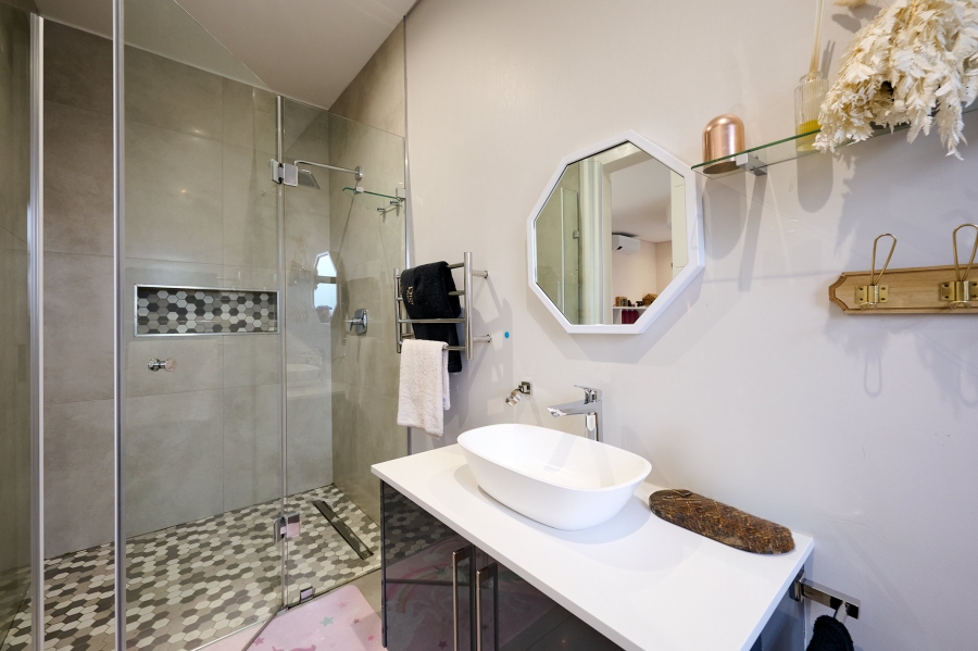 5 Bedroom Property for Sale in Waterfall Country Estate Gauteng