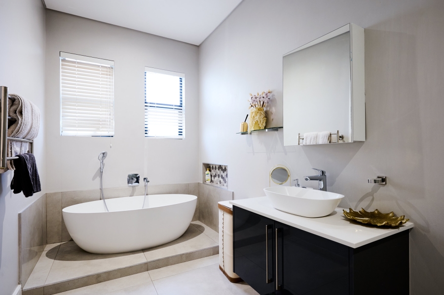 5 Bedroom Property for Sale in Waterfall Country Estate Gauteng