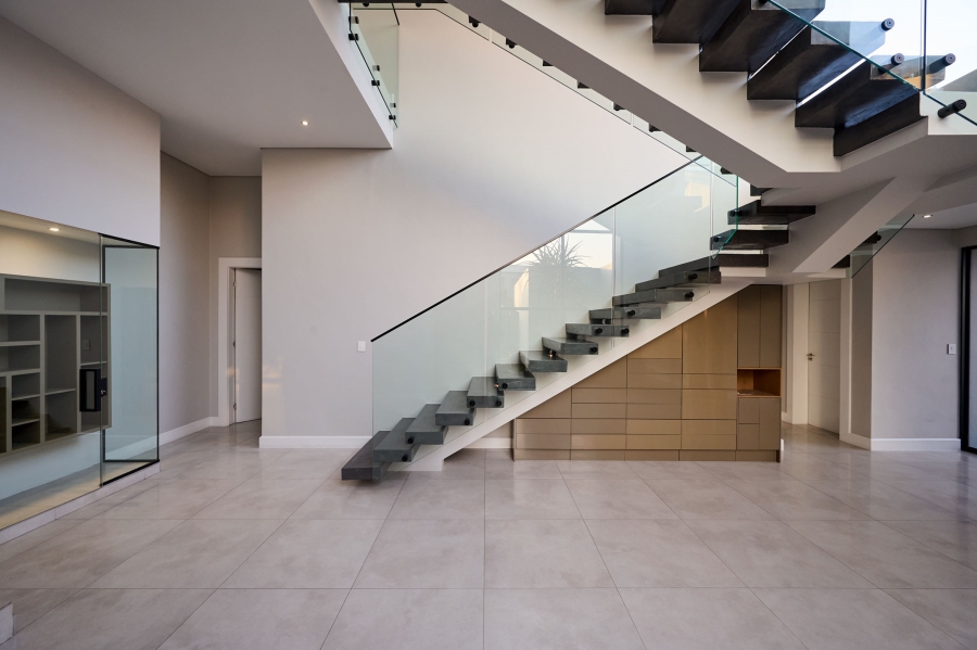 5 Bedroom Property for Sale in Waterfall Country Estate Gauteng
