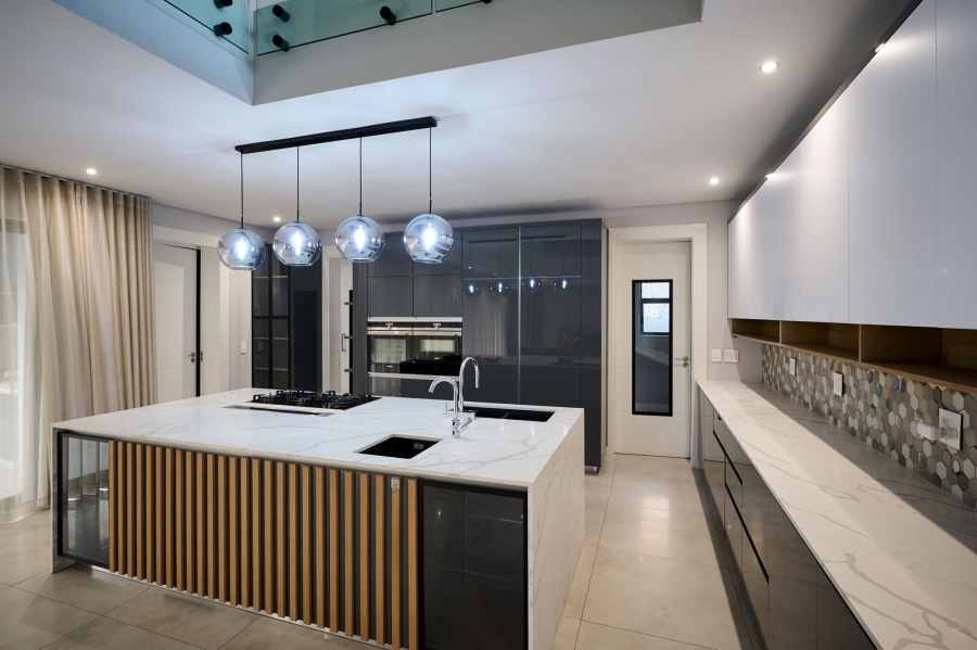 5 Bedroom Property for Sale in Waterfall Country Estate Gauteng