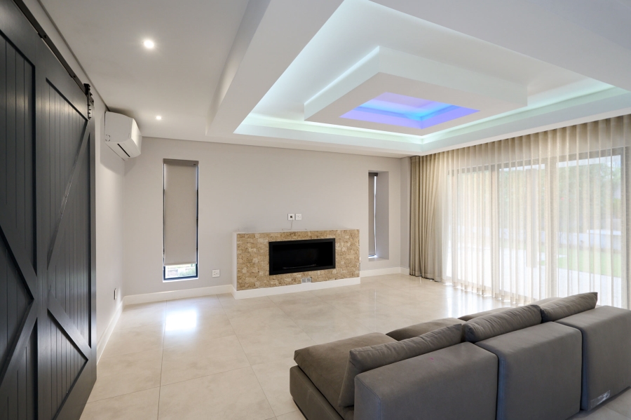 5 Bedroom Property for Sale in Waterfall Country Estate Gauteng