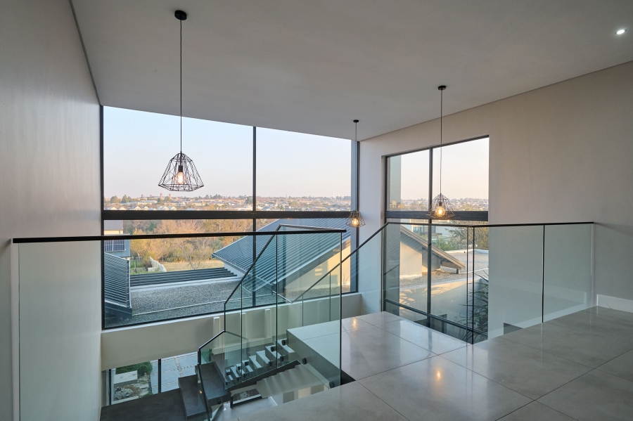 5 Bedroom Property for Sale in Waterfall Country Estate Gauteng