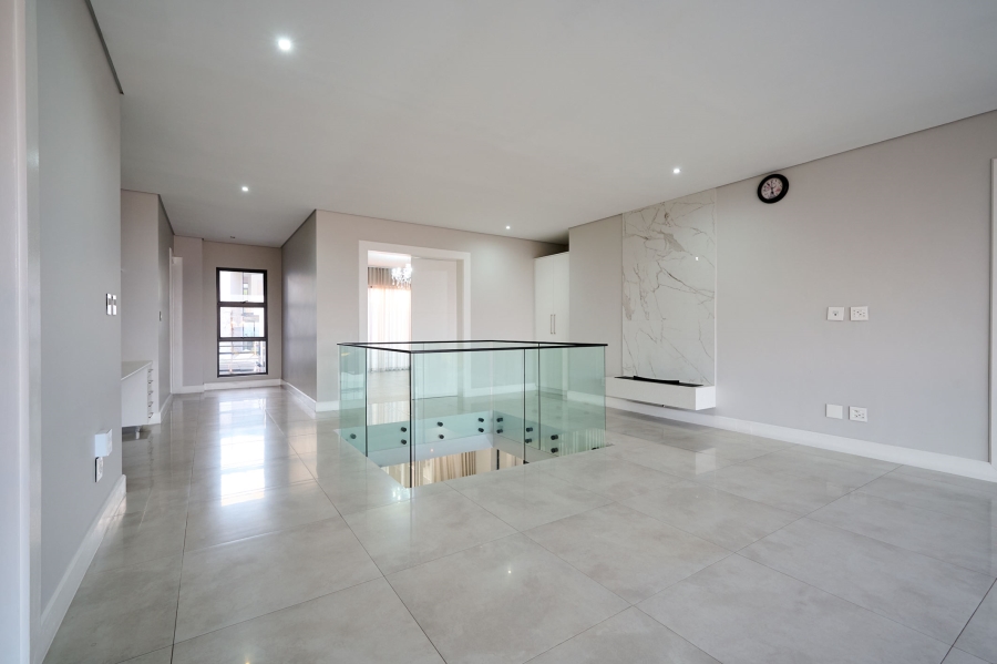 5 Bedroom Property for Sale in Waterfall Country Estate Gauteng