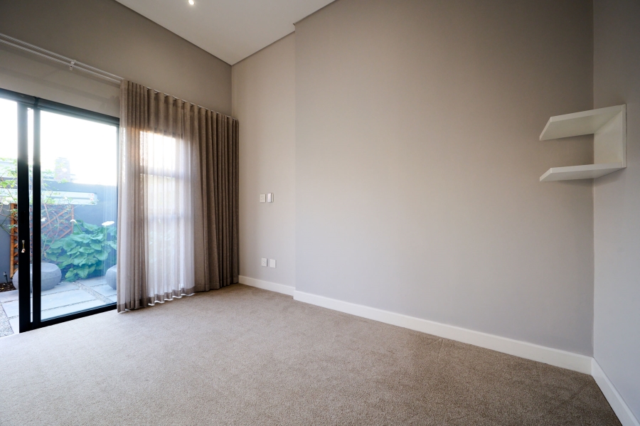 5 Bedroom Property for Sale in Waterfall Country Estate Gauteng