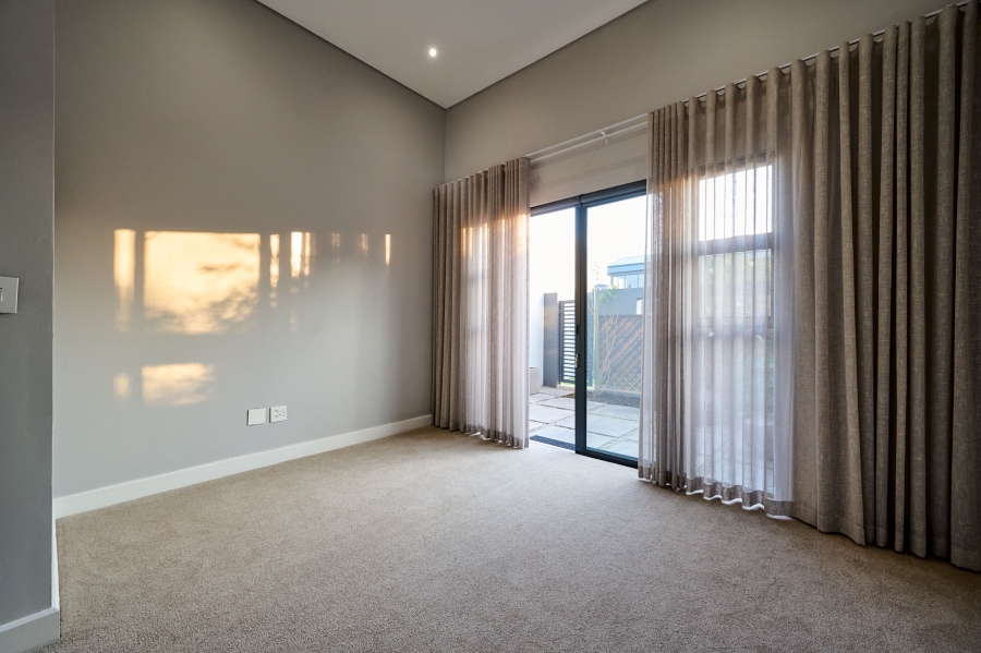 5 Bedroom Property for Sale in Waterfall Country Estate Gauteng