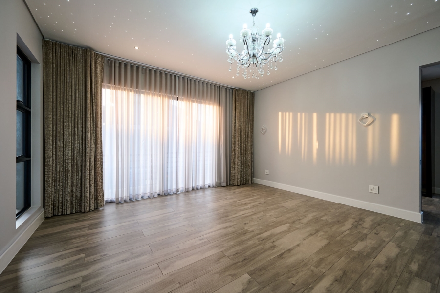 5 Bedroom Property for Sale in Waterfall Country Estate Gauteng