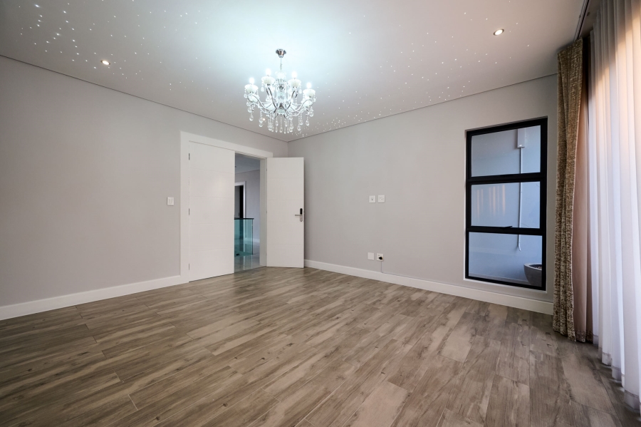 5 Bedroom Property for Sale in Waterfall Country Estate Gauteng
