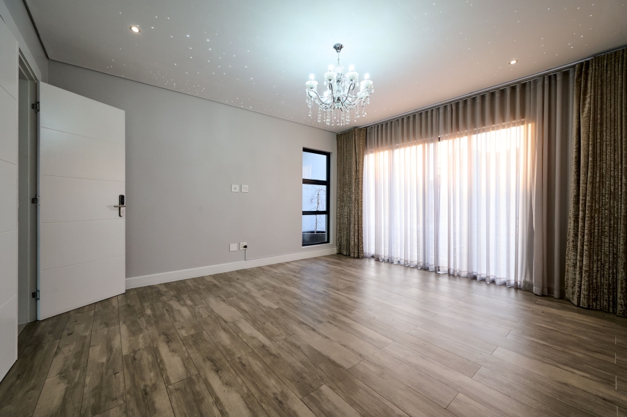 5 Bedroom Property for Sale in Waterfall Country Estate Gauteng