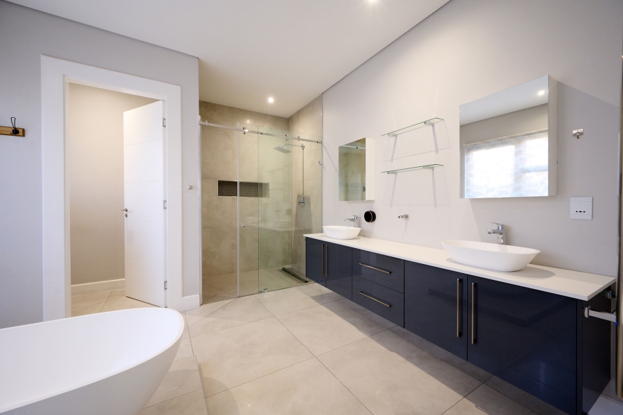 5 Bedroom Property for Sale in Waterfall Country Estate Gauteng