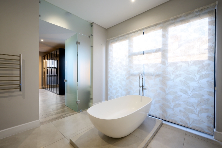 5 Bedroom Property for Sale in Waterfall Country Estate Gauteng