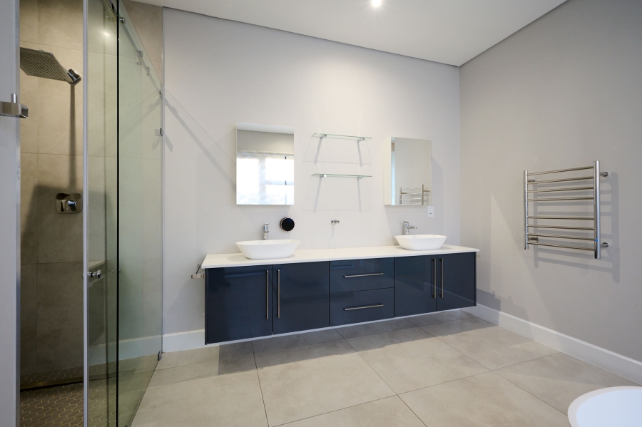 5 Bedroom Property for Sale in Waterfall Country Estate Gauteng